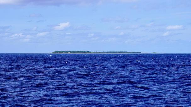 海から見た沖縄県伊是名村屋那覇島 海から見た沖縄県伊是名村屋那覇島の写真