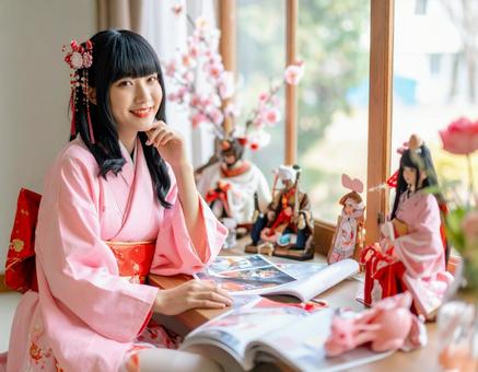 推しコスで過ごす女性 推しコスで過ごす女性 押し活,サブカルチャー,女性の写真素材