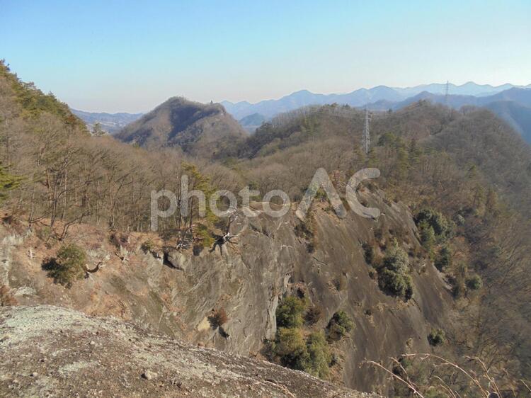 岩殿山の稚児落しの風景（冬） 岩殿山,稚児落し,断崖の写真素材