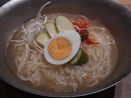 焼肉屋さんの冷麺 焼肉屋さんの冷麺の写真
