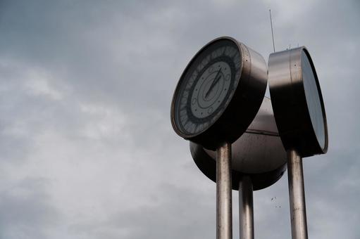 公園の時計 時計,空,曇り空の写真素材
