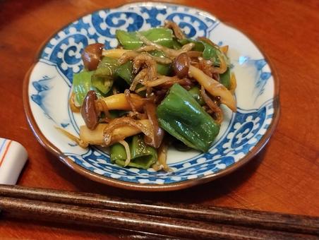 ピーマンとしめじの炒め物 ピーマンとしめじの炒め物 ピーマン,しめじ,しらすの写真素材