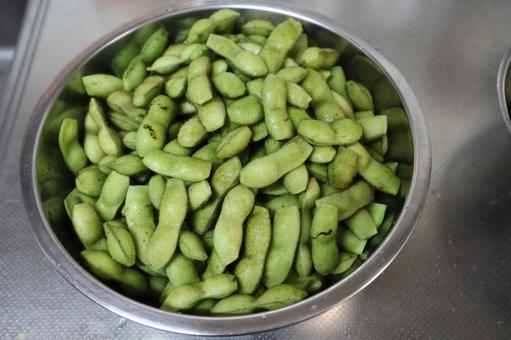 ボールに入っている前処理した枝豆 ボール,入っている,前処理の写真素材