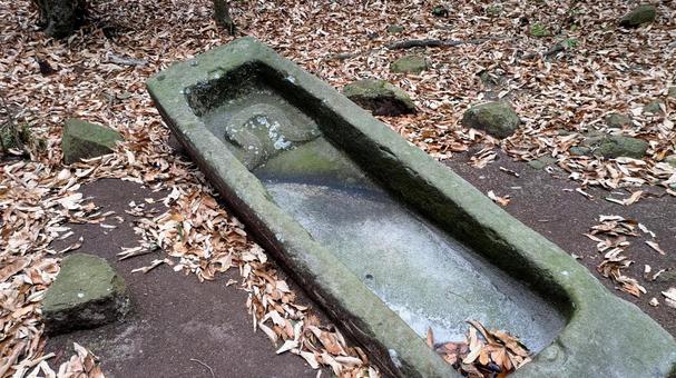 高松市の三谷石舟古墳の石棺 高松市の三谷石舟古墳の石棺の写真
