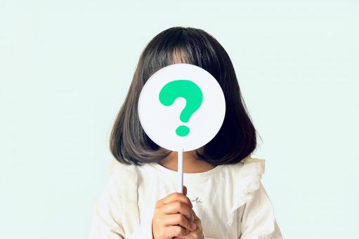 疑問を持つ女の子 疑問,はてな,子供の写真素材