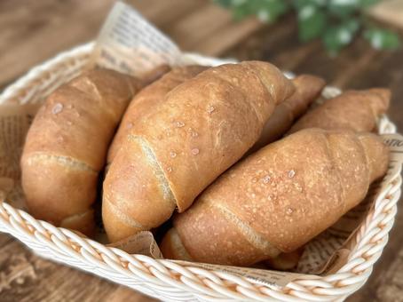 塩パン 塩パン,パン,焼きたてパンの写真素材