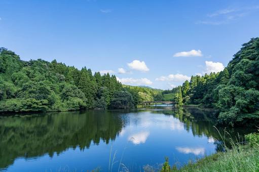 中池農村公園の中池 中池農村公園の中池 中池農村公園,池,青空の写真素材