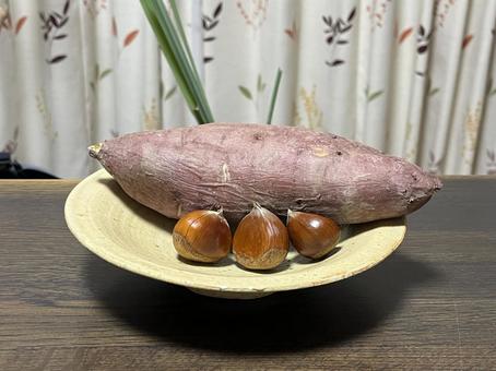 秋の味 秋の味 さつまいも,栗,芋の写真素材