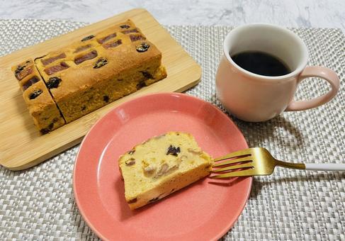 パウンドケーキ 焼き菓子,りんごケーキ,ラムレーズンの写真素材