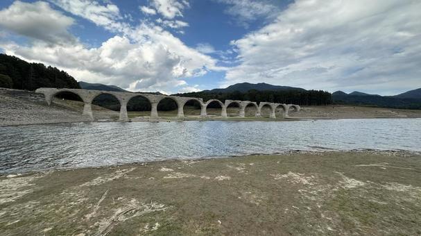 タウシュベツ川橋梁 タウシュベツ橋梁,幻の橋,北海道の写真素材
