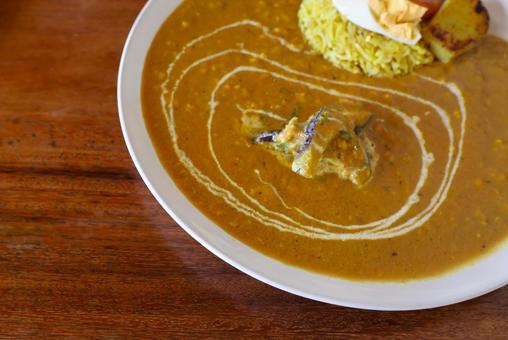 カレー店のナス入りキーマインドカレーの写真