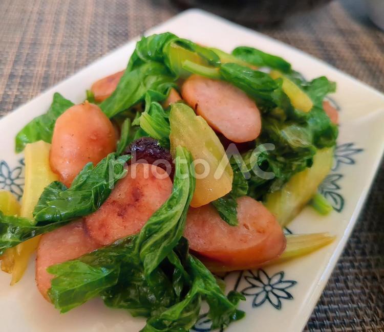 セロリとウインナーの炒め物 セロリ,野菜,ウインナーの写真素材