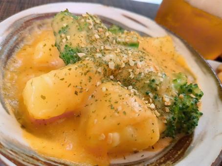 Potato and broccoli stewed in cream sauce, JPG