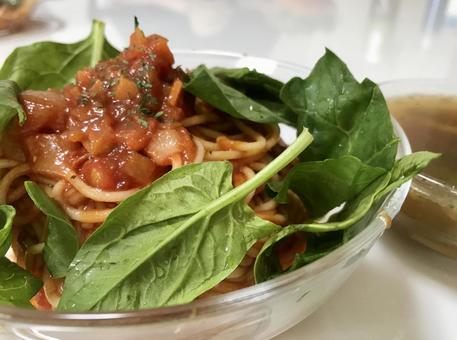 ほうれん草どっさりトマトパスタ パスタ,スパゲッティ,トマトソースの写真素材