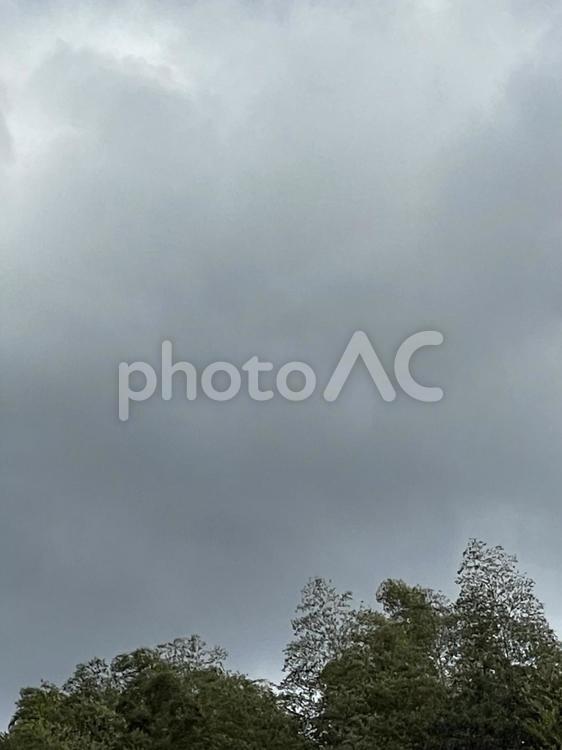 曇り　曇り空　背景　グレー 雲,背景,バックグラウンドの写真素材