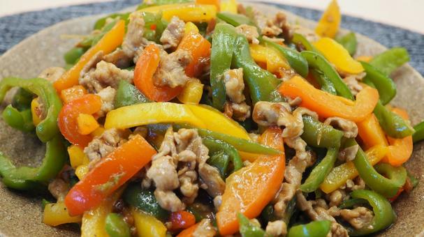 パプリカとピーマンの青椒肉絲・家庭料理 青椒肉絲,パプリカ,ピーマンの写真素材
