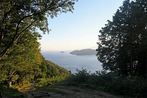 滋賀・長浜市 賤ヶ岳山中から見る奥琵琶湖 滋賀・長浜市 賤ヶ岳山中から見る奥琵琶湖の写真