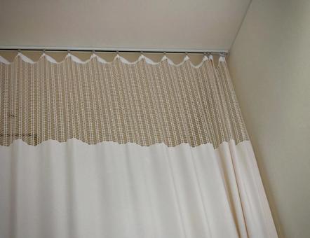 病室のカーテンと天井・入院などのイメージ 病室のカーテンと天井・入院などのイメージの写真