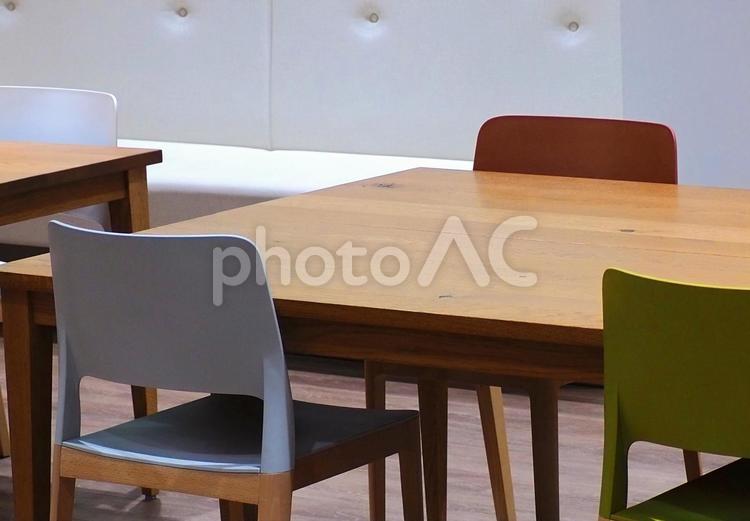 テーブルと椅子の風景レストランファミレス レストラン,ミーティングスペース,食堂の写真素材