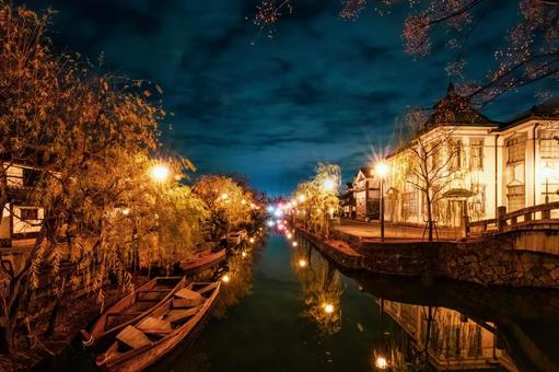 倉敷美観地区の夜を彩る幻想的ライトアップ 倉敷美観地区の夜を彩る幻想的ライトアップ 倉敷,倉敷川,倉敷美観地区の写真素材