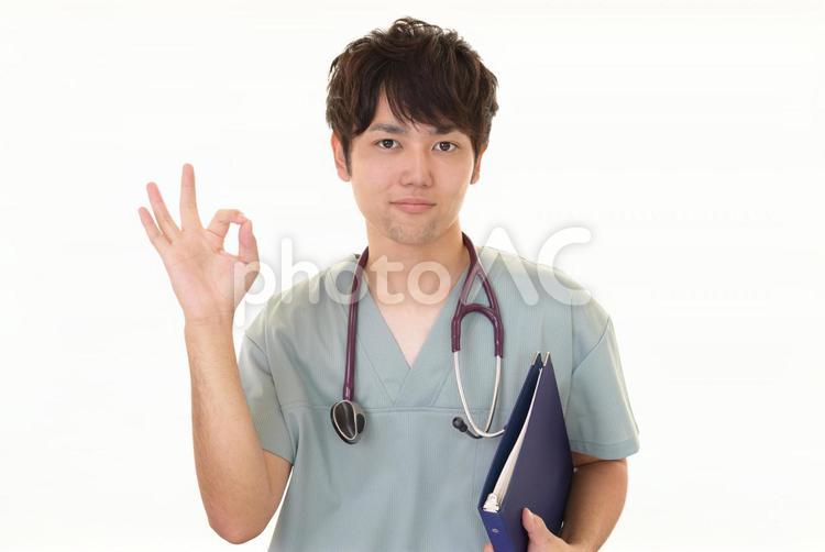 OKサインのジェスチャーをする男性医師 医師,医者,ドクターの写真素材