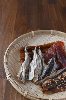 珍味盛り合せ(4種) 珍味盛り合せ(4種) 鮭とば,とば,冬葉の写真素材