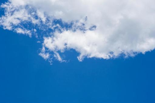 夏のスカイブルーの青空 夏のスカイブルーの青空の写真