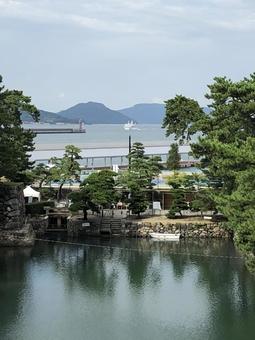 高松城より港を望む 高松城より港を望む 木々,自然,風景の写真素材