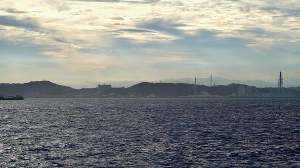 Tankers and other ships sailing through Tokyo Bay in the evening, JPG Tankers and other ships sailing through Tokyo Bay in the evening, JPG