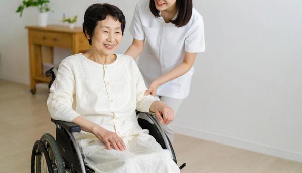 介護福祉士と高齢者 介護福祉士と高齢者の写真