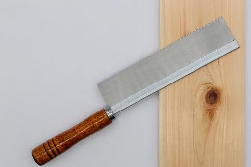 のこぎりとヒノキの板　白背景 のこぎり,ヒノキ,板の写真素材