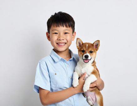 犬と子供の写真