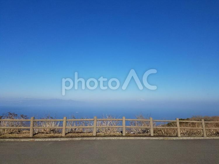 大島の空と海と手すり 空,何人もありません,旅の写真素材