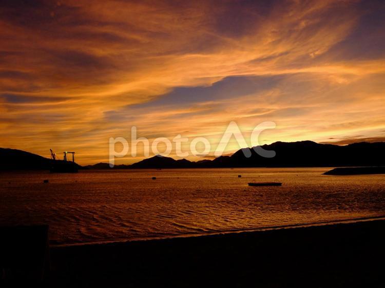 夕暮れ時の海 たそがれ,海,空の写真素材