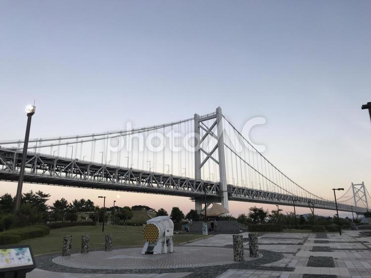 夕方の瀬戸大橋 瀬戸大橋,与島,瀬戸内海の写真素材