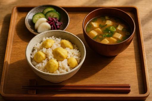 栗ご飯と味噌汁 栗ご飯と味噌汁の写真