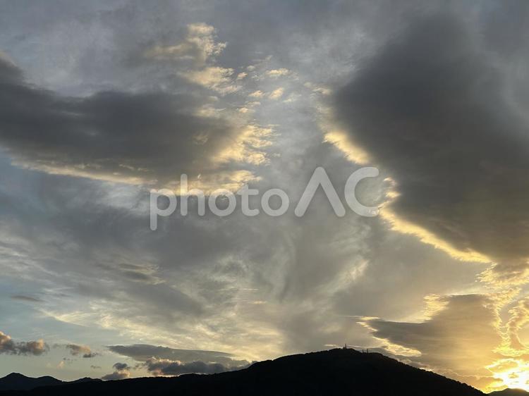 夕暮れ時の空 空,雲,夕暮れ時の写真素材
