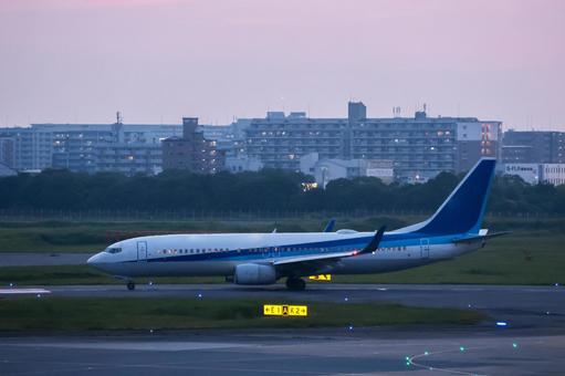 静寂に包まれる離陸前 静寂に包まれる離陸前の写真