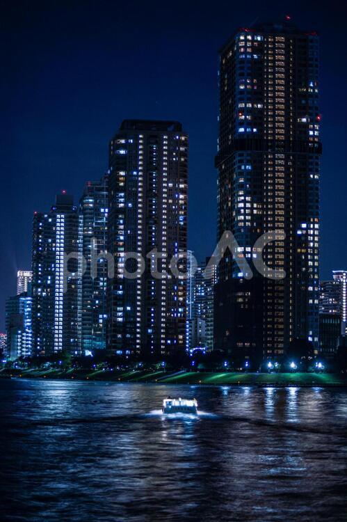 東京都中央区の高層ビル群のイメージ 高層ビル,高層マンション,夜景の写真素材