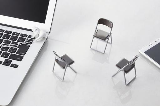 在宅　出勤　オフィスワーク ミニチュア,在宅ワーク,ノートパソコンの写真素材