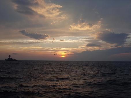 幻想的な夕日 幻想的な夕日 夕陽,夕日,海の写真素材