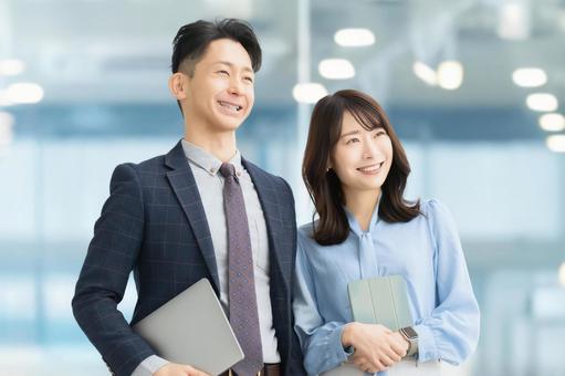 男女2人のビジネスチームワークイメージ 男性,女性,男女の写真素材