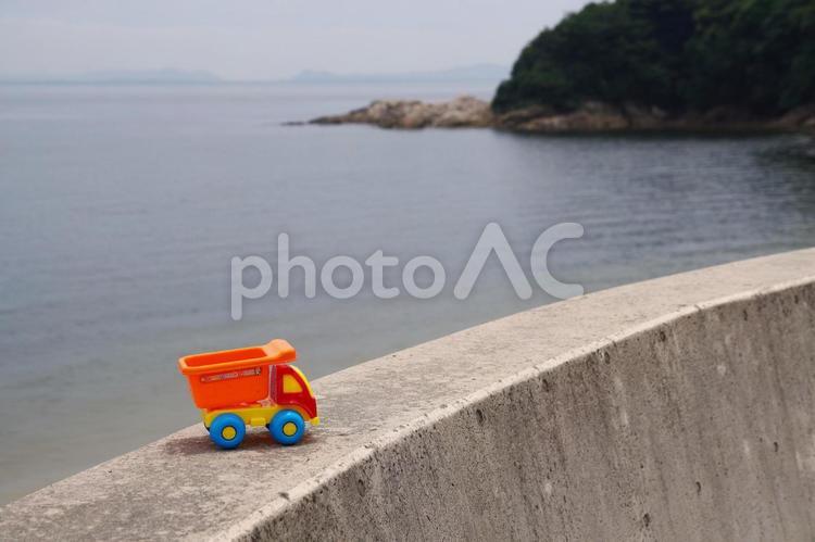 オモチャのダンプ オモチャ,トラック,ダンプの写真素材