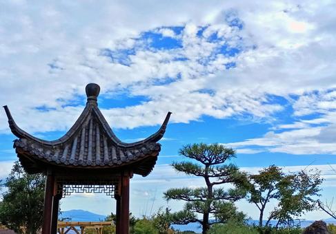 天空を飛ぶ東屋 青空,天空,東屋の写真素材