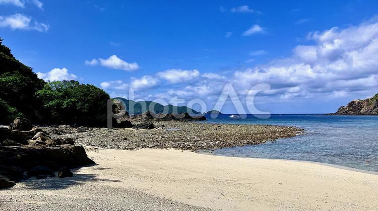 慶良間諸島の海から見た阿嘉島のアグの浜 アグ,あぐ,サクバルの写真素材