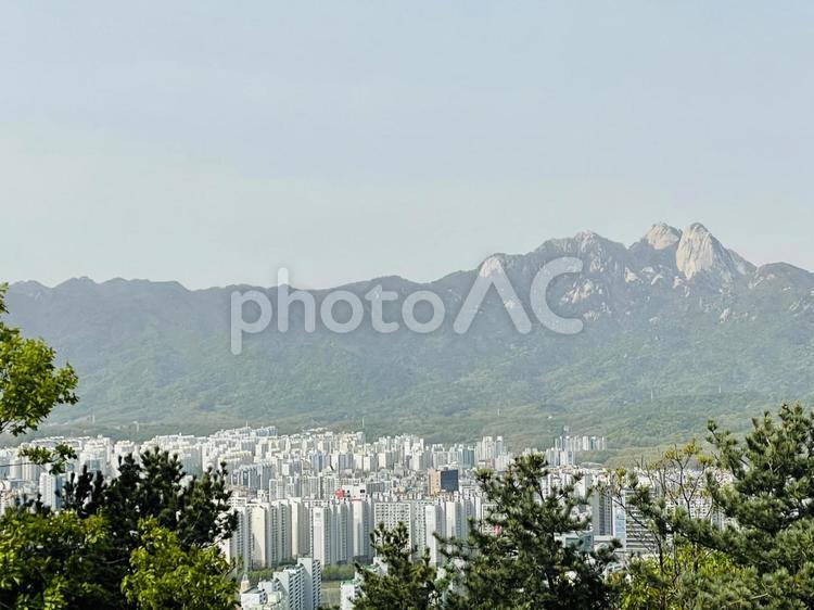 韓国の山と街 空,自然,風景の写真素材