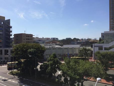 東戸塚駅東口の大通り交差点と街並み・風景 東戸塚,駅前,交差点の写真素材