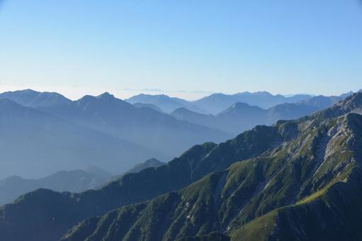 剱岳山頂から見た北アルプスの山々 剱岳山頂から見た北アルプスの山々 剱岳,北アルプス,山頂の写真素材