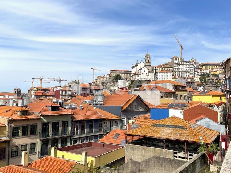 ポルトの急こう配な街並み ポルト,ポルトガル,世界遺産の写真素材