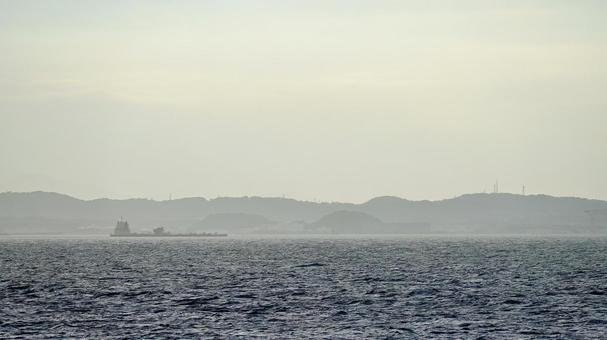 Tankers and other ships sailing through Tokyo Bay in the evening, JPG Tankers and other ships sailing through Tokyo Bay in the evening, JPG